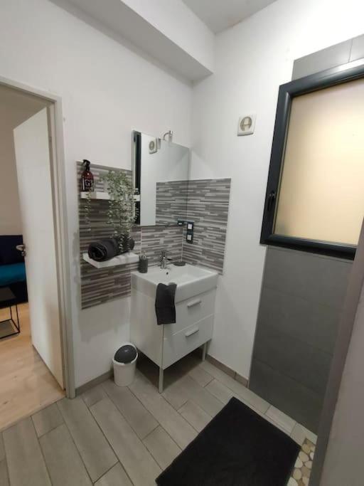 Patio Cosy Apartment Thizy-les-Bourgs Екстериор снимка